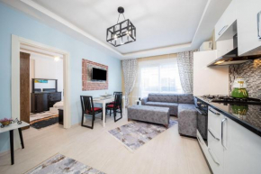 Business-Friendly Flat Close to the Beach with a Sleek Interior Design in Konyaalti